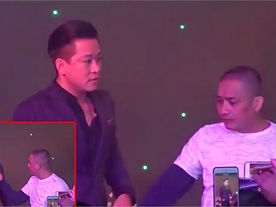Thanh niên liều nhất năm 2018, lao lên sân khấu cướp mic của Tuấn Hưng khi đang hát