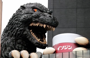 Cùng ngắm nghía cửa hàng Godzilla 