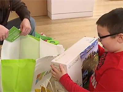 Cậu bé 9 tuổi nhận được cái kết bất ngờ từ Microsoft vì hành động từ thiện trong dịp Giáng Sinh