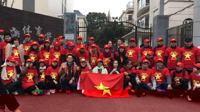Các CĐV Việt Nam hừng hực khí thế đi cổ vũ đội tuyển U23 Việt Nam tại Trung Quốc