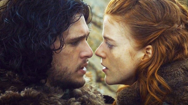 Jon Snow của Game of Thrones đã đính hôn với người tình 5 năm