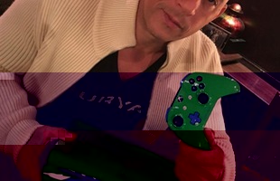 Cầm trên tay phiên bản Xbox One S đặc biệt lấy cảm hứng từ Paul Walker, Vin Diesel trông như vừa khóc xong